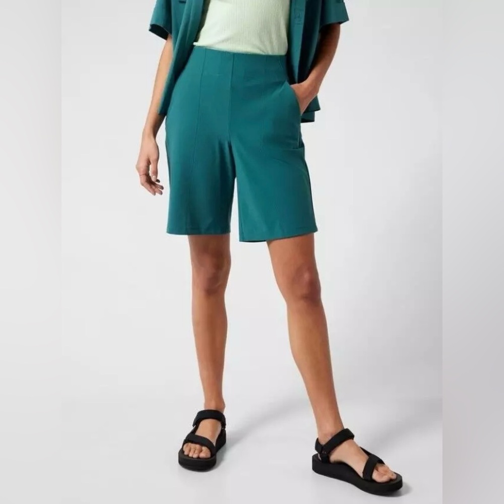 Athleta Cosmic Bermuda Shorts // Borealis Green